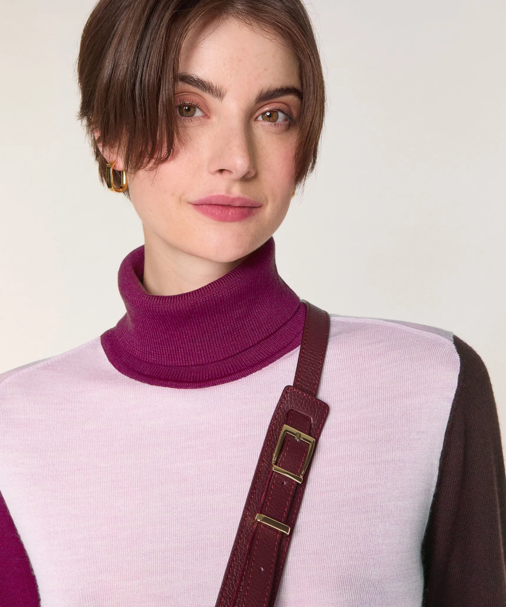 Rodier Pull col roulé color block en laine mérinos rose pâle