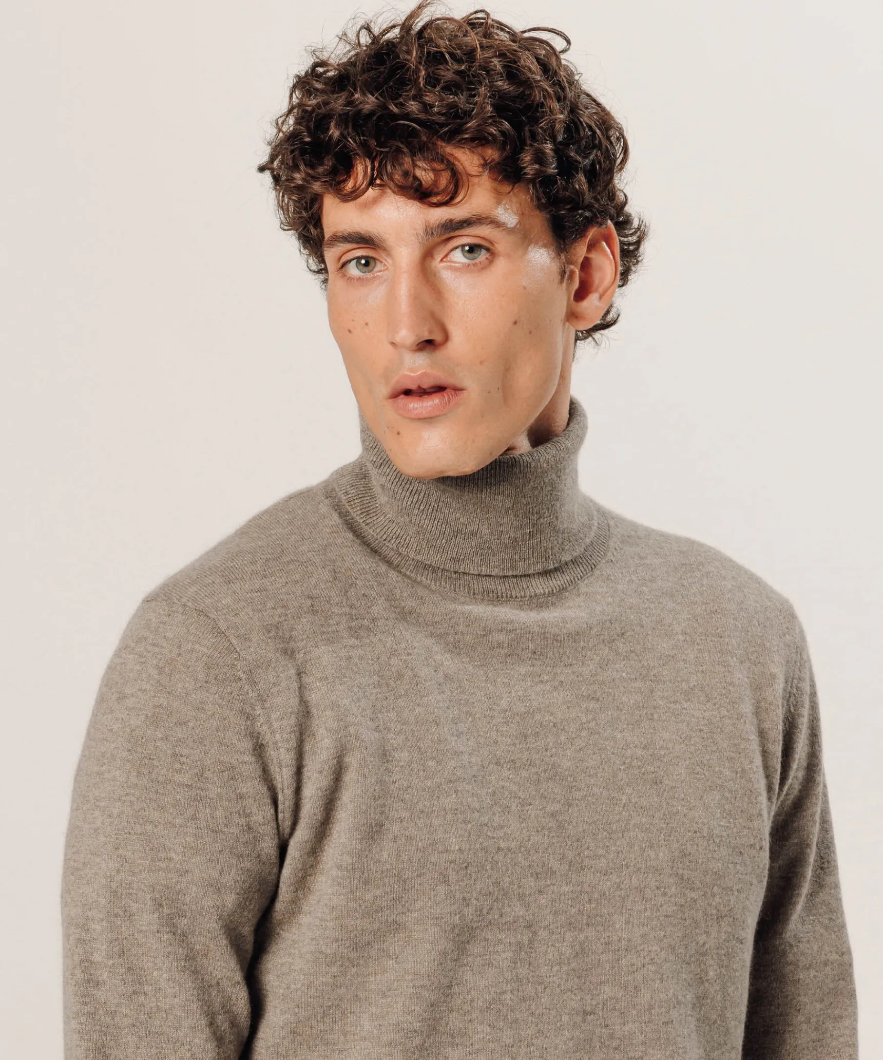 Hot Rodier Pull col roulé en cachemire beige