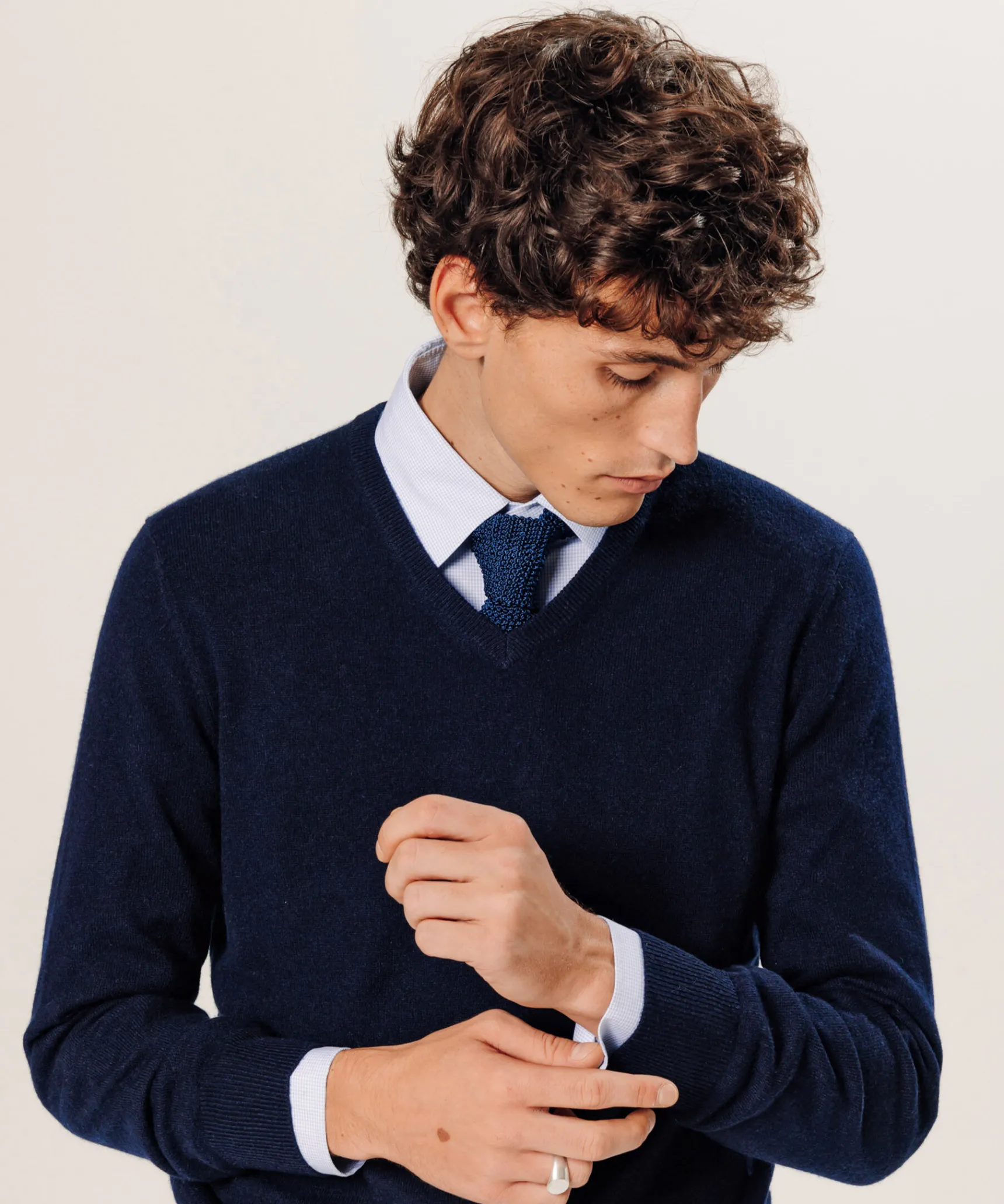 Clearance Rodier Pull col V en cachemire bleu nuit