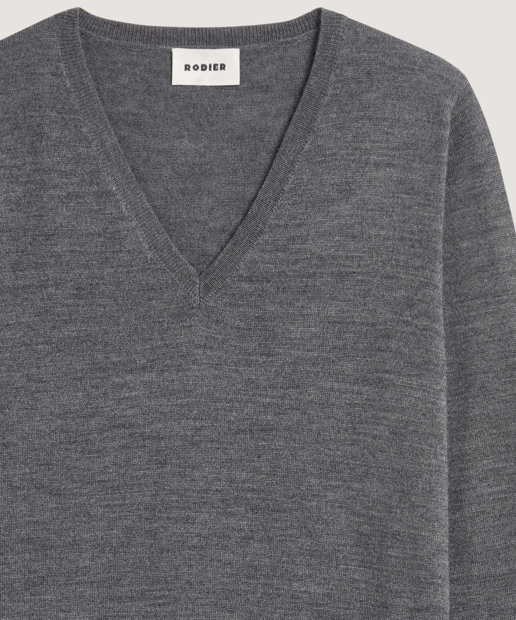Clearance Rodier Pull col V en laine mérinos gris foncé