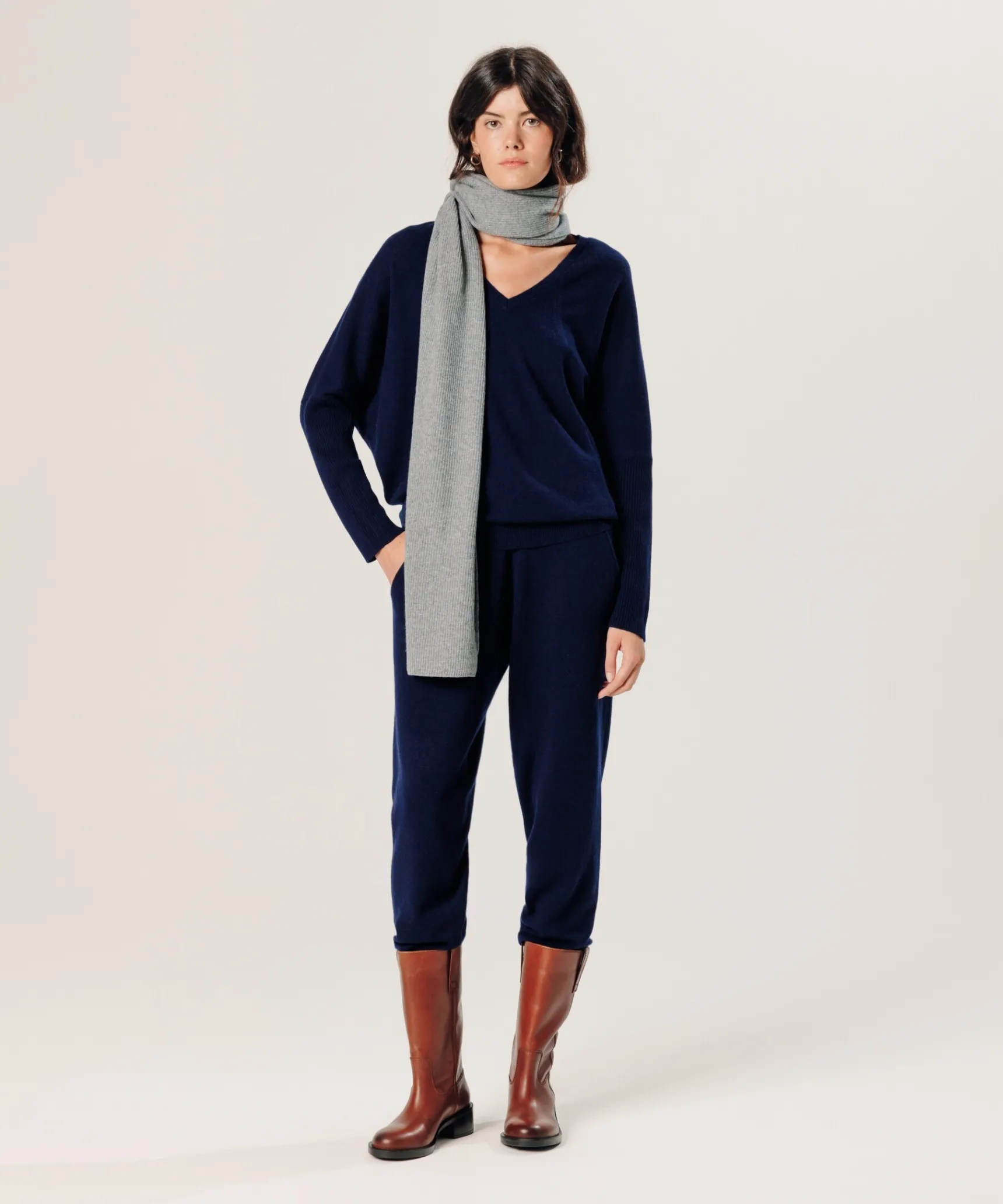 Outlet Rodier Pull col V oversize en cachemire bleu marine